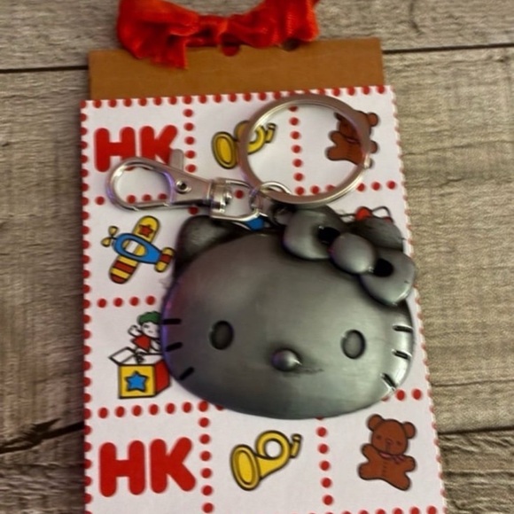 Hello Kitty Keychain - Picture 3 of 5